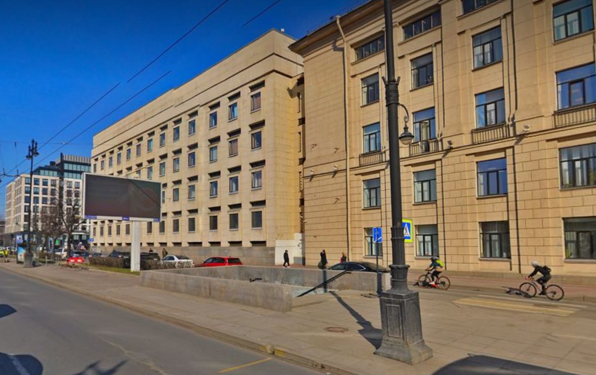 Движение по Московскому проспекту ограничат с 15 августа Так, сначала на сутки, 15 августа, для автомобилистов ограничат участок от Мариинской улицы до Рощинской улицы. Затем более чем на неделю, с 15 по 23 августа, с 01:50 до 04:30 движение по нему будет полностью закрыто. Ограничения вводят из-за размещения временных ограждений, сообщили в ГАТИ. Ограничения ждут водителей и в других районах Петербурга. "Яндекс.Карты"