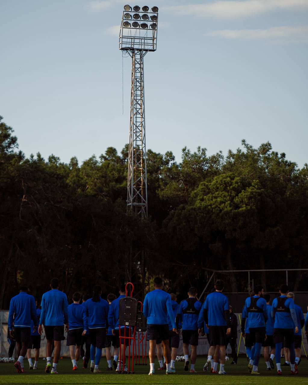 Завтра в 16 00 проведем первый контрольный матч в Турции   Несколько фактов о нашем сопернике ИМТ Сербия выступает в сербской Суперлиге проведет ближайшую игру в чемпионате 31 января в последнем официальном матче выиграл у лидера Суперлиги Партизана БОЛЬШЕ ДЕТАЛЕЙ БЕТСИТИтренировочныесборы ДинамоМахачкала dinmx