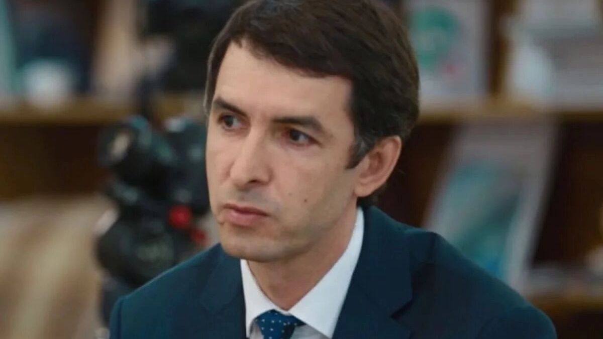 В Оренбурге арестовали владельца ООО «Фабрика оренбургских пуховых платков» Олега Гремпеля по подозрению в мошенничестве. Сегодня «Пухового короля» доставят в Ленинский районный суд города, где изберут меру пресечения. Причины обвинений со стороны следственных органов пока не раскрыты, сообщает «Оренбург Медиа». Официального комментария от правоохранителей пока не поступало.