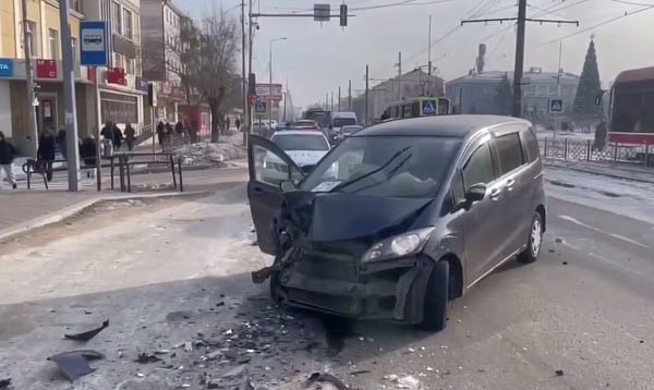 В Улан Удэ произошло ДТП с маршруткой и легковушками Утром 12 февраля на улице Терешковой столкнулись Toyota Belta Honda Freed и Fiat Ducato За медицинской помощью обратились две пассажирки автобуса Фото МВД по Бурятии             Нажимай сюда чтобы оставаться с нами на связи