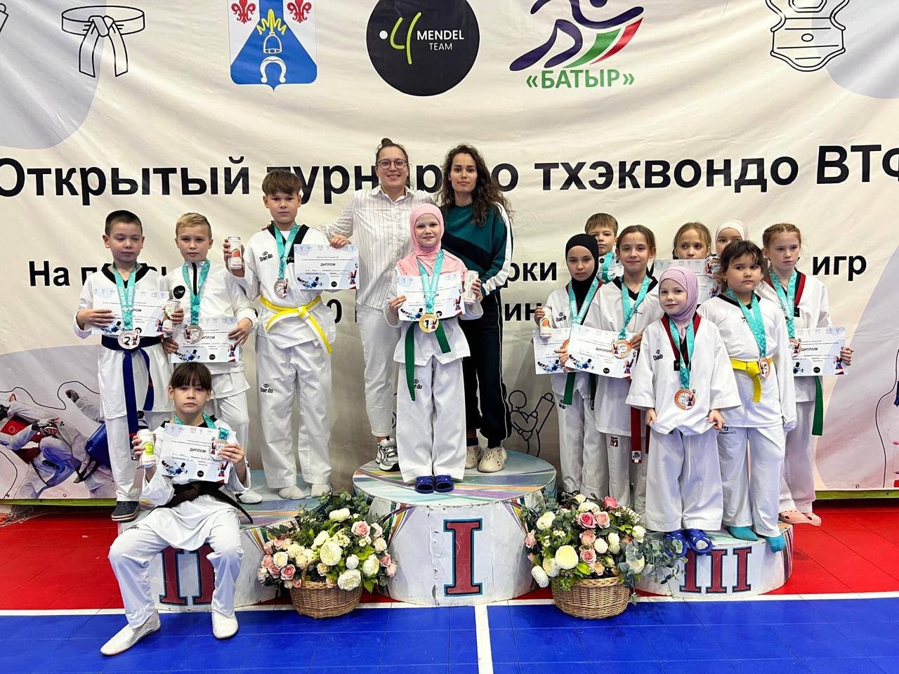 Елабуга заняла второе место на турнире по тхэквондо В Открытом турнире на призы олимпийской чемпионки Татьяны Мининой участвовали 288 спортсменов Команда Елабуги заняла 2 е общекомандное место уступив только Казани Наши достижения 11 золотых медалей 9 серебряных наград 11 бронзовых призёров Гордимся нашими спортсменами Подписаться Прислать новость и получить деньги Мы в Max