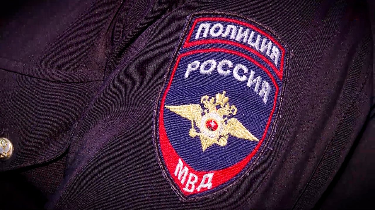 В Волгограде мужчина натравил бойцовскую собаку на соседа из-за замечания В Кировском районе ранее судимый 31-летний житель во время прогулки с стаффордширским терьером привязал животное к дереву возле подъезда. 41-летний сосед попросил убрать собаку подальше от входа. В ходе словесного конфликта волгоградец отвязал собаку, снял с нее намордник и дал команду «фас». Животное покусало потерпевшего в правое предплечье. Возбуждено уголовное дело по факту причинения средней тяжести вреда. Задержанный признал вину. Ему грозит до пяти лет лишения свободы. Подписаться