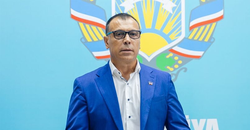 Первый заместитель главы исполкома Гагаузии Илья Узун заявил о получении анонимных угроз, связанных с его политической деятельностью.  «Сегодня в течение дня мне неоднократно поступали анонимные звонки. Неизвестные требовали, чтобы я ушел из политики, отрекся от [лидера оппозиционного блока «Победа»] Илана Шора, перестал выступать за укрепление связей с Россией и подал в отставку. В противном случае обещали "проблемы" — и мне, и моей семье», — рассказал политик.    Узун указал, что за давлением стоят центральные власти Молдовы.    «Их цель — подавить инакомыслие и расчистить путь к полному подчинению Гагаузии», — отметил Узун.