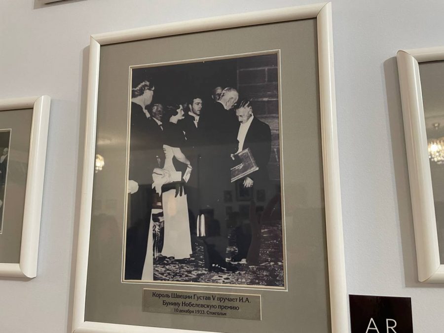 День самый главный в Орле вспомнили как Бунин получал Нобелевскую премию 10 декабря 1933 года в Стокгольме король Швеции Густав V вручил Бунину Нобелевскую премию по литературе Этому событию и дню рождения музея Бунина в Орле и была посвящена проведённая его научными сотрудниками литературная композиция Лауреат первый из русских www infoorel ru news den samyy glavnyy v orle vspomnili kak bunin poluchal nobelevskuyu premiyu html