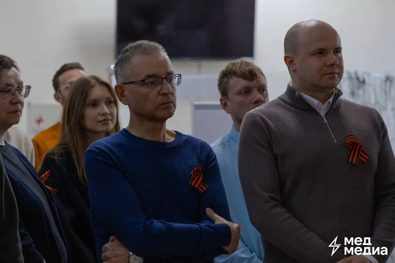 Вместе с коллегами посетили мероприятие организованное Тюменским государственным медицинским университетом в рамках проекта Тюмень город госпиталей Студенты воссоздали атмосферу времен Великой Отечественной войны и работу одного из тыловых госпиталей Такие проекты позволяют вживую увидеть как приходилось работать медикам в тылу как производились лекарственные препараты для лечения больных для проведения операций Об этом важно и нужно рассказывать особенно в преддверии Дня Великой Победы На выставке нам показали настоящие медицинские инструменты и оружие тех времен а атмосфера заставляла переживать все происходящее по настоящему Завершилась реконструкция исполнением фронтовых песен которыми дух бойцов поддерживали фронтовые творческие бригады переезжавшие из госпиталя в госпиталь Рекомендую всем посетить эту реконструкцию Благодарим Тюменский медицинский университет и члена нашего Молодежного электорального клуба Татьяну Селянкину за приглашение