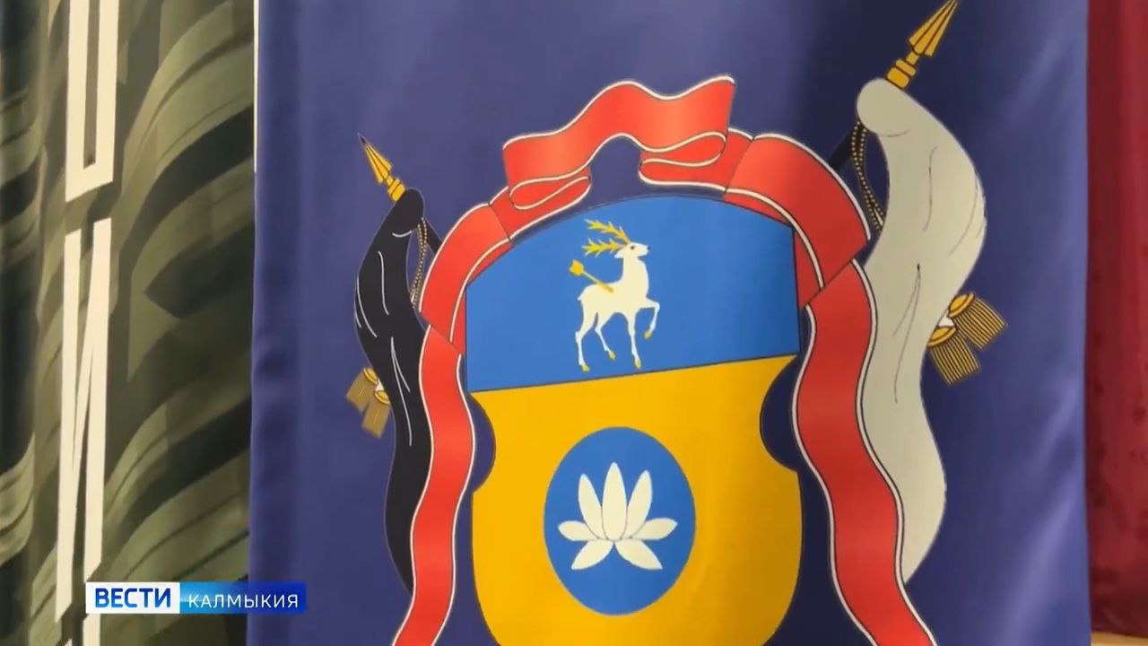 Сегодня исполняется 3 года со дня основания центра ВОИН Он был создан по поручению Президента Владимира Путина Ключевая его задача воспитать новое поколение патриотов и защитников страны В Калмыкии реализуется проект Школа командиров территориальной обороны В течение года 138 казаков Всевеликого войска Донского осваивали военные специальности штурмовали окопы и принимали участие в военно тактических играх А в Элисте созданы стрелковая галерея Сирия и тактический городок Донбасс Занятия проводят инструкторы центра ВОИН и ветераны спецоперации Уверен что проект получит дальнейшее развитие и мы вместе сделаем нашу страну ещё сильнее отметил атаман Калмыцкого округа Чимид Джангаев Быть в курсе Прислать новость Также подписывайтесь на наш новостной канал в MAX Вести Калмыкия