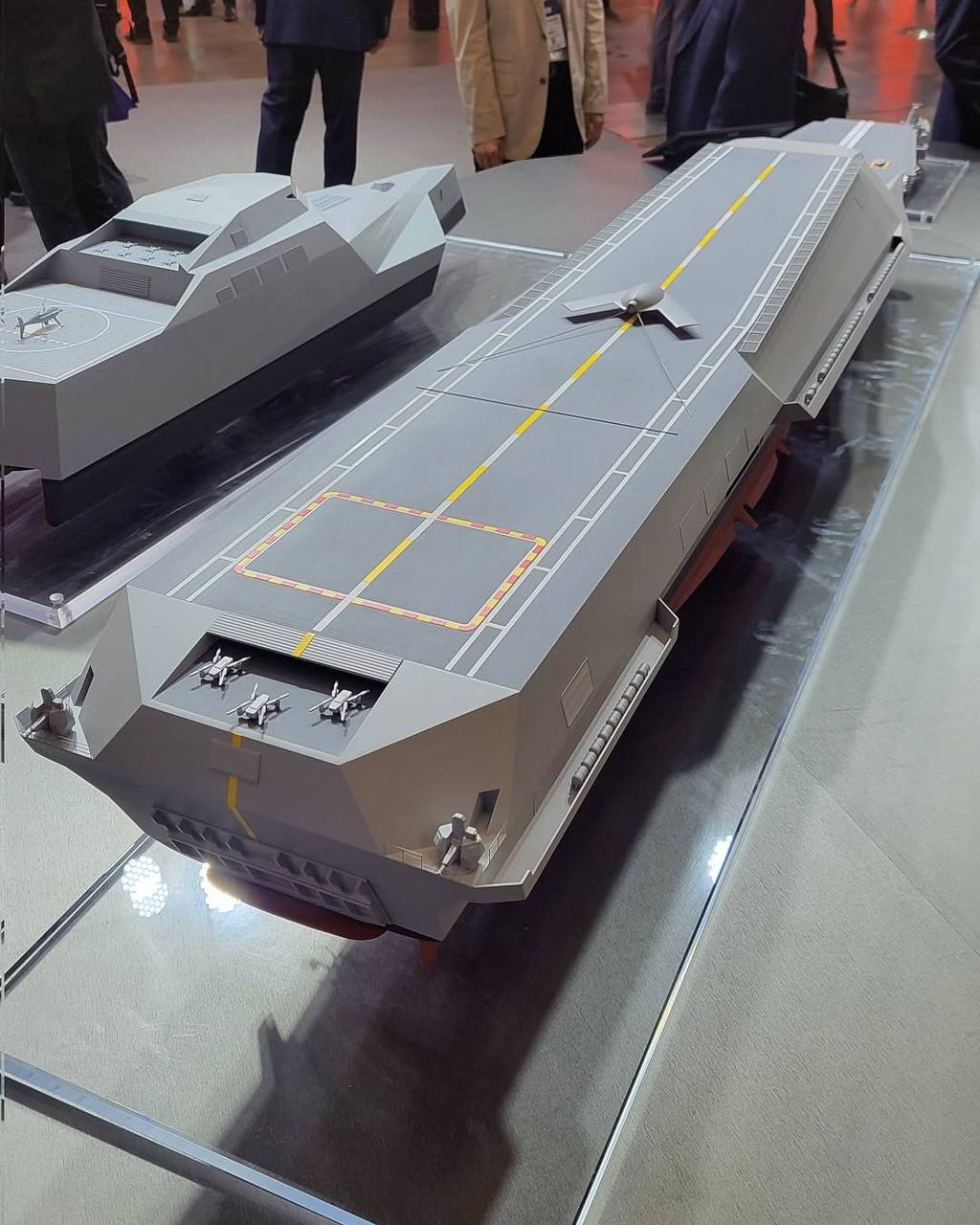 Южнокорейские компании Hyundai и Hanwha Ocean представили свое видение перспективного морского носителя БЛА.