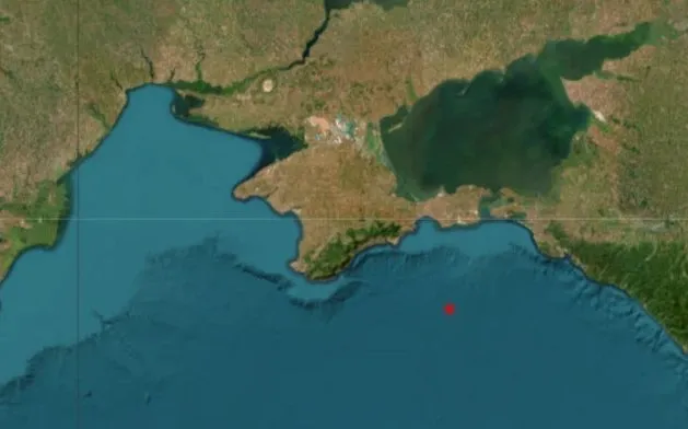 Землетрясение магнитудой 2 9 произошло в Черном море возле Крыма Сейсмическую активность зафиксировали в 23 26 в ночь на 2 мая Эпицентр землетрясения находился в 120 километрах на юго восток от Феодосии на глубине 10 километров Фото и источник Единая геофизическая служба Российской академии наук tvcrimea24