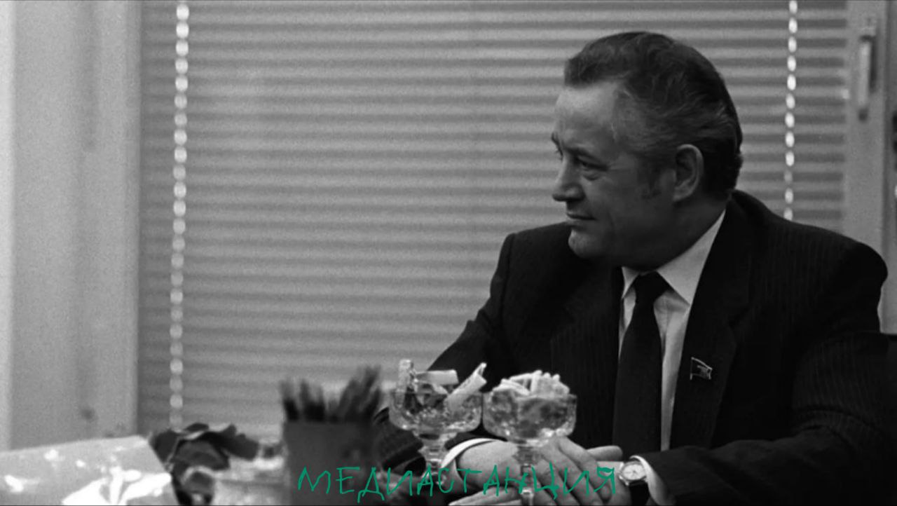 Ушел из жизни выдающийся журналист Иван Лаптев бывший главред Известий один из заметных медиаменеджеров позднесоветской эпохи О смерти сообщилa его жена Лаптев скончался утром в больнице на 92 м году жизни Доктор философских наук он прошел путь от провинциального корреспондента до заместителя главного редактора Правды а в 1984 году возглавил Известия В 90 е Лаптев возглавлял Комитет РФ по печати и принимал активное участие в переустройстве медиасреды Выражаем соболезнования родным близким и всем для кого Иван Дмитриевич был не просто именем в колонке редакции а частью профессиональной судьбы и большой истории отечественной журналистики mediastanciacom