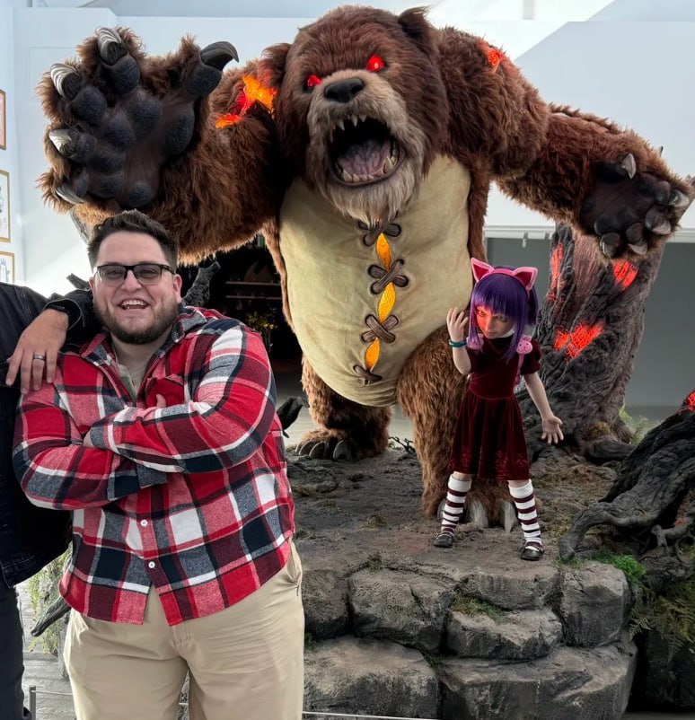 Ведущий продюсер World of Warcraft возглавит разработку новой MMO от Riot Games Рэймонд Бартос официально подтвердил переход в Riot Games для работы над MMO во вселенной League of Legends Бартос покинул Blizzard в прошлом месяце За три года работы он участвовал в создании режима Plunderstorm ремиксов подземелий системы спутников и других ключевых обновлений WoW Мой Компьютер