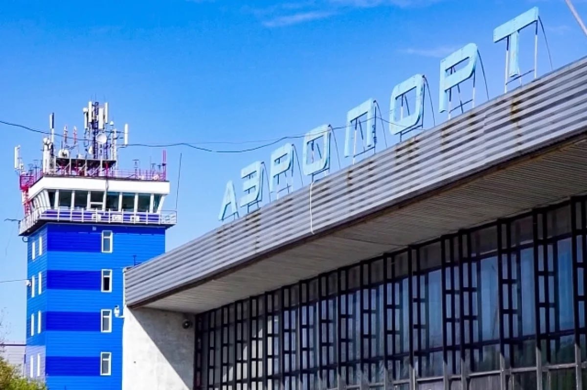 Комсомольский аэропорт Хурба переходит из федеральной собственности в краевую Об этом сообщил на встрече с сотрудниками аэропорта представитель транспортной прокуратуры Ведомство продолжает надзорные мероприятия направленные на защиту прав работников при решении дальнейшей судьбы аэропорта а также на восстановление деятельности комплекса О сроках возобновления работы не сообщается Напомним последние рейсы ХабАвиа через Комсомольск были выполнены в ноябре 2023 года   Будь в курсе событий везде ОК VK MAX