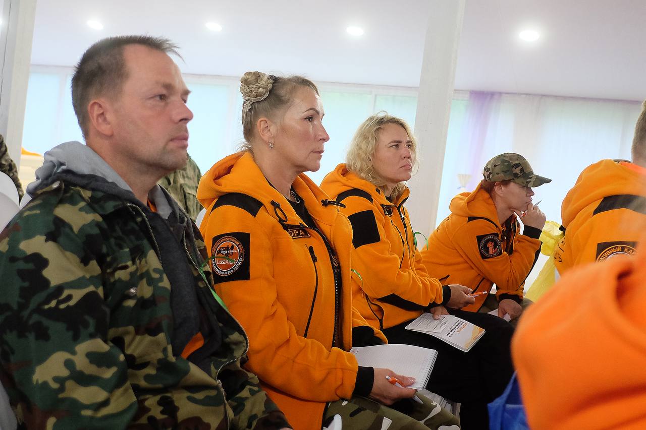 Волонтеры поисково-спасательного отряда «ЛизаАлерт» сообщили о гибели 10-летнего Артёма Казакова. Об этом они рассказали в соцсетях. Мальчик пропал накануне в Кирово-Чепецком районе. Школьник вышел из дома в неизвестном направлении. Оперативно были организованы поиски с привлечением волонтеров, но спасти кировчанина не удалось.