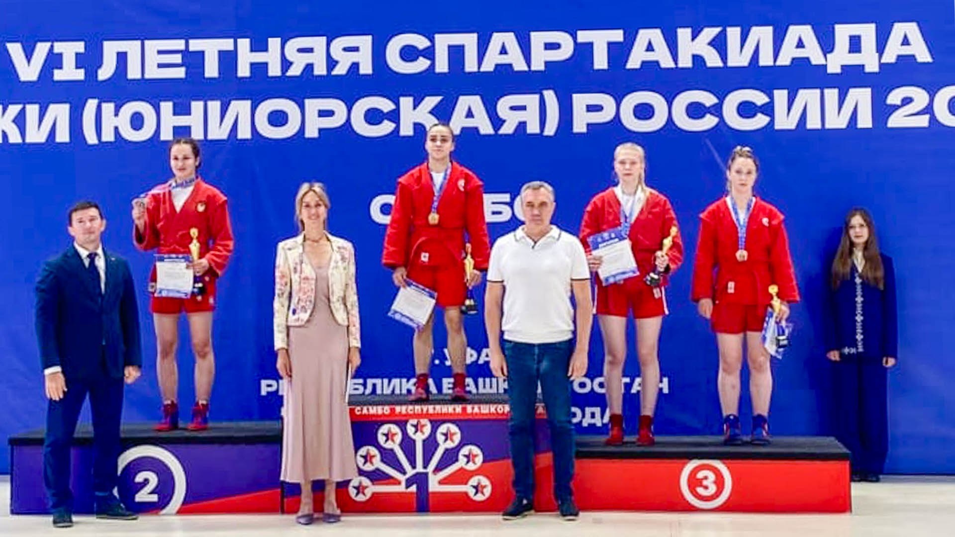Самбистка из Комсомольска заняла третье место на Всероссийской молодёжной спартакиаде С 24 по 27 июня в Уфе проходил финал IV молодёжной спартакиады России по самбо среди юниоров и юниорок 2005-2007 годов рождения. В весовой категории до 59 кг бронзовую медаль завоевала комсомольчанка Александра Долгополова. Поздравляем! Тренирует спортсменку Игорь Сухомлинов.