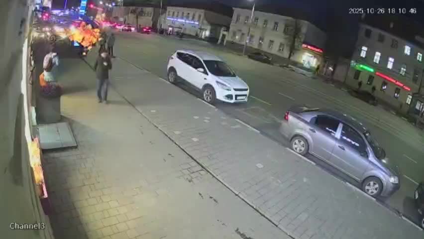 В Туле женщина уничтожила клумбу у магазина сувениров