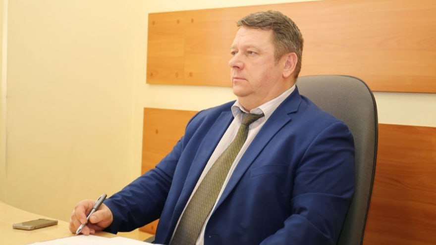«Воронежпассажиртранс» лишится второго за полгода руководителя По нашим данным, Олег Миронов покинет пост в ближайшее время. Он якобы не справляется со своими обязанностями. Проблемы у перевозчика начались ещё в 2024-м, но Миронов, заступивший на новую должность в январе, не смог справиться с потоком транспортных проблем. Новых кандидатов на пост главы «Воронежпассажиртранса» пока нет.