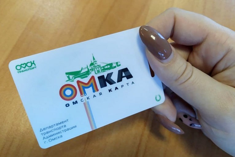 В Омске временно отключат пополнение карты «Омка» через приложение С 25 по 27 апреля омичи столкнутся с ограничениями в использовании мобильного приложения «Омка». Как сообщает департамент транспорта мэрии, пополнить баланс транспортной карты через приложение станет невозможно. – Это связано с техническими работами, которые проводят специалисты АО «Пассажирсервис», в частности, с переносом базы данных на новый сервер, – говорится в сообщении. Пополнить карту пользователи смогут другими способами – через мобильные банковские приложения или наличными деньгами в специальных пунктах обслуживания «Дилижанса».