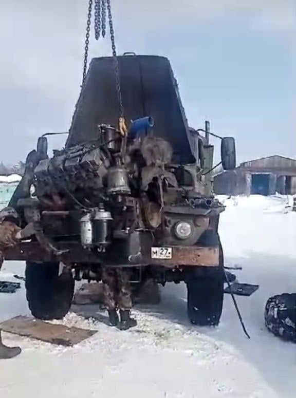 Из-за поломок машины в село не возят воду  Жители села Булава  Ульчский район  жалуются на постоянные проблемы с подвозом воды, которые в феврале происходят чуть ли не через день.  Причина в поломках водовозной машины. Администрация района обещает жителям купить новую автоцистерну в течение месяца.    Подписаться   Прислать новость