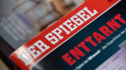 Der Spiegel опубликовал портрет Зеленского с подписью «преданный»   Один из известнейших еженедельных журналов Германии Der Spiegel опубликовал очередной выпуск с портретом Владимира Зеленского и подписью «преданный».  Читать далее