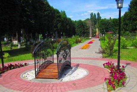 В Репьевском районе активно развиваются ТОС Губернатор Александр Гусев обсудил с главой администрации района Сергеем Ершовым ход реализации проектов территориального общественного самоуправления В районе уже реализовано 13 проектов на 12 5 млн рублей ремонт мемориалов и памятников благоустройство детских площадок и парков ремонт водоснабжения ограждение храмов и кладбищ Сергей Ершов также сообщил о решении участвовать в предстоящем конкурсе на должность главы администрации района Александр Гусев поддержал это решение Подробнее   govvrn ru news 2025 10 28 10378 Правительство Воронежской области Подписаться на канал в МАХ