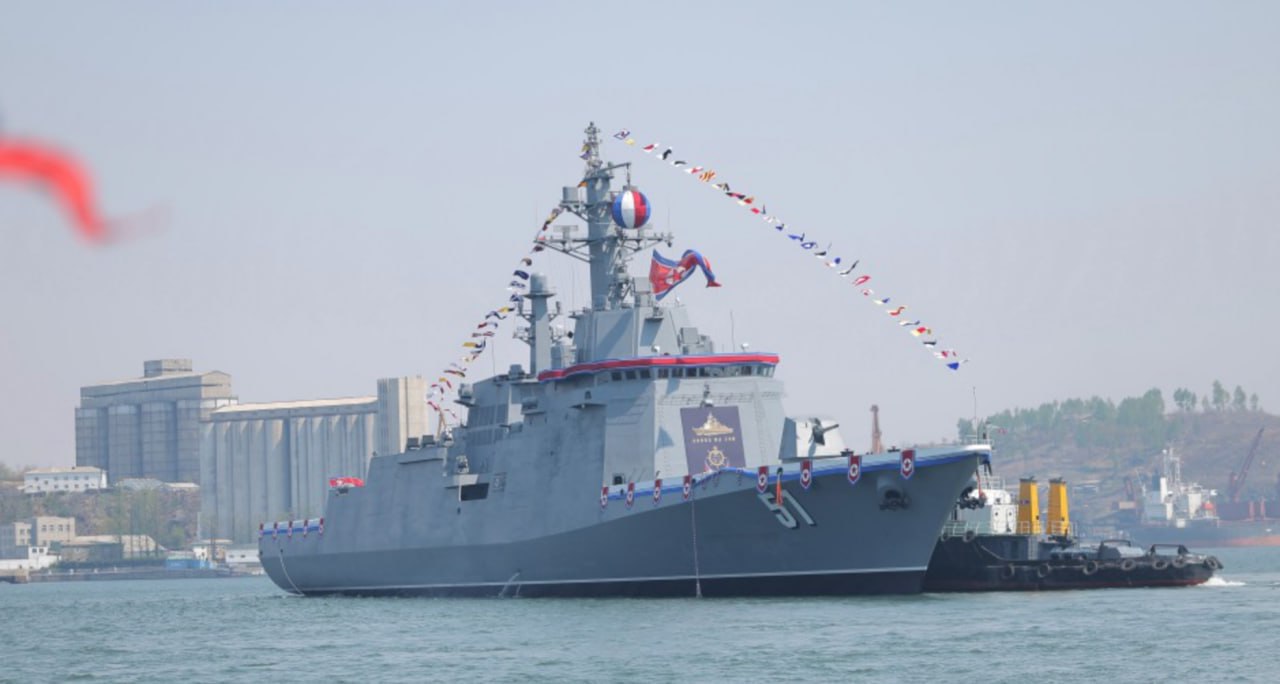 Серьезная авария во время спуска на воду нового эсминца водоизмещением в 5 тыс тонн произошла в КНДР — СМИ «Спусковая каретка кормы корабля сошла со стапеля преждевременно и наскочила на препятствие, нарушилось равновесие корабля из-за разрушения некоторых частей днища», — пишут СМИ. По данным СМИ, Ким Чен Ын назвал происшествие «невозможной и недопустимой серьезной и большой аварией и преступлением, вызванным просто неосторожностью, безответственностью». Лидер КНДР поручил восстановить эсминец до июньского Пленума ЦК партии. Прислать новость