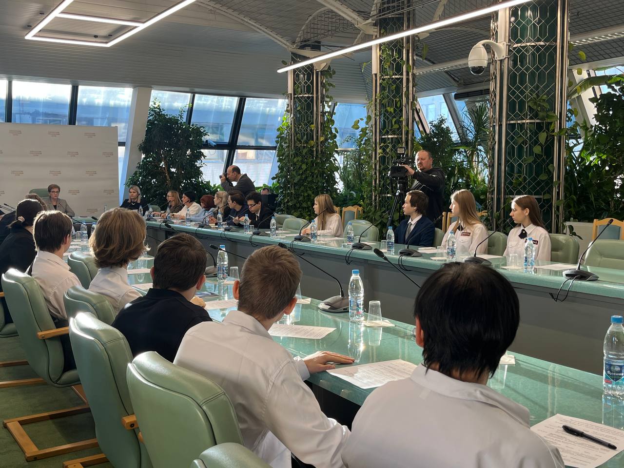 В Самарской Губернской Думе начался открытый урок посвященный Всероссийскому дню правовой помощи детям на тему В мире прав и обязанностей Правовая грамотность с участием заместителя председателя Самарской Губернской Думы председателя комитета по законодательству законности и правопорядку Екатерины Кузьмичевой ГТРК Самара MAX lВК lОК lСАЙТ