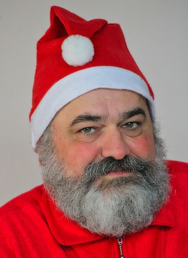 Красноярцев в конце года ждет вторая двухдневная рабочая неделя Последняя рабочая неделя декабря станет второй самой короткой в 2025 году трудиться большинство жителей страны будут только в понедельник и во вторник При этом последний рабочий день года 30 декабря не будет сокращенным Согласно Трудовому кодексу РФ продолжительность рабочего дня уменьшается на один час перед официальным праздничным днем но 31 декабря таковым не является В этом году 31 декабря нерабочий день благодаря решению о переносе выходного которое было принято в соответствии с постановлением правительства еще в прошлом году А 30 декабря это обычный рабочий день не сокращенный пояснил ТАСС рассказал глава комитета Госдумы по труду соцполитике и делам ветеранов Ярослав Нилов Напомним ранее в этом году рабочая неделя длилась два дня только в январе остальные короткие недели были трёхдневными Новогодние праздники включая выходные продлятся 12 дней с 31 декабря 2025 года по 11 января 2026 го Newslab в ТГ МАХ ОК ВК Дзен Буст