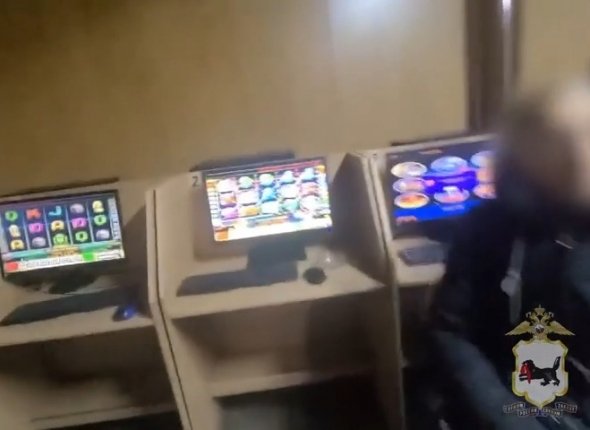 16 участников подпольной сети азартных игр осудили в Иркутске Десятки единиц игрового оборудования и деньги изъяты во время обысков Читать подробнее на сайте