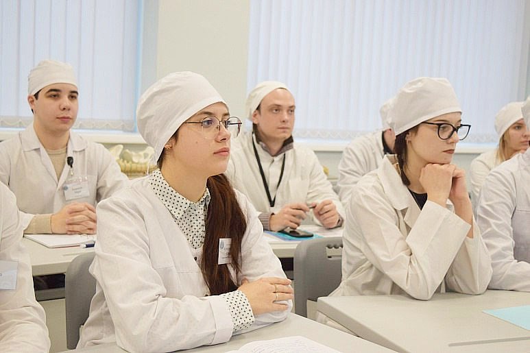 В Тульской области откроется образовательный медицинский кластер   « 13 августа соглашение о его создании подписали министр здравоохранения Тульской области Сергей Мухин, ректоры Тульского государственного университета Олег Кравченко и Рязанского государственного медицинского университета имени академика И.П. Павлова Роман Калинин. В состав кластера также вошли Тульский областной медицинский колледж и Ефремовский филиал Рязанского государственного медицинского университета.  Участники кластера - преподаватели медицинских вузов будут содействовать повышению квалификации педагогических работников Тульского медколледжа и окажут методическую поддержку при формировании учебных программ. Это позволит повысить качество подготовки будущих медиков в регионе... »  tularegion.ru/presscenter/press-release/?ELEMENT_ID=435669