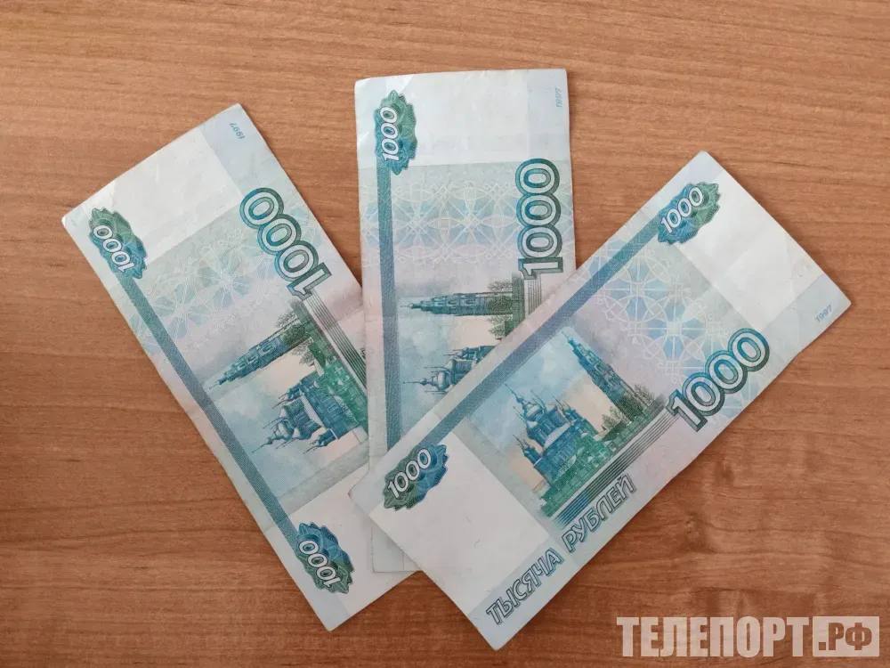 Пенсионер наказан рублем за оскорбление игравших детей ребята играли пистолетами во дворе многоквартирного дома Прокуратура города Райчихинска провела проверку по обращению многодетной матери Несовершеннолетних оскорбил пожилой сосед Инцидент произошел в июне Женщина со своими тремя детьми приехала в гости к родителям в Райчихинск Днем ребята играли игрушечными пистолетами во дворе дома где проживала их бабушка 70 летний житель этого же дома возмутился детской игрой нецензурно выругавшись и оскорбив ребят После этого происшествия мужчина обратился в местное отделение полиции и сообщил что дети во дворе его дома шумят и стреляют из игрушечных пистолетов Очевидцем дворового инцидента стала мать несовершеннолетних которая наблюдала за детьми с балкона квартиры своих родителей Прокуратура Райчихинска в отношении недовольного соседа возбудила дело об административном правонарушении по статье Оскорбление ч 1 ст 5 61 КоАП РФ Мировой суд признал мужчину виновным в совершении правонарушения и назначил ему наказание в виде штрафа в размере 3 тысяч рублей Постановление мирового суда вступило в законную силу сообщили в пресс службе прокуратуры Амурской области Фото ТЕЛЕПОРТ РФ ТЕЛЕПОРТ РФ здесь все об Амурской области Мы в МАХ Написать нам