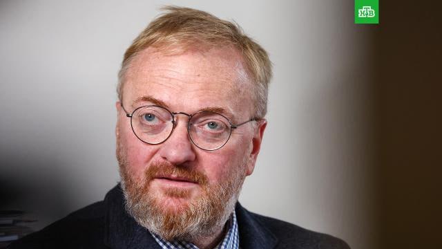 Депутат Виталий Милонов призвал на законодательном уровне запретить блогерш которые в соцсетях крутят перед камерой свои огромные букеты и показывают посиделки в дорогих ресторанах Все эти суфражистки с Патриарших прудов королевы селфи и чекина в территории рядом с дорогими ресторанами пропагандируют эти ложные стандарты заявил парламентарий Подписаться на НТВ Петербург Буст канала