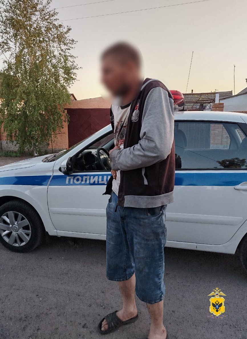Жителю Скадовского округа грозит до пяти лет лишения свободы за угон автомобиля "Соседка заявителя увидела, как за рулем принадлежащего ему автомобиля передвигается неизвестный мужчина. Владелец автомобиля с соседкой пытались самостоятельно обнаружить транспортное средство и увидели, как злоумышленник припарковал машину во дворе домовладения заявителя и убежал", — сообщили в ГУ МВД России по Херсонской области. Установлено, что, находясь в состоянии алкогольного опьянения, подозреваемый принял решение доехать на чужом авто до магазина за спиртным. После поездки в магазин мужчина вернул транспортное средство на место и был задержан сотрудниками полиции. ПОДПИСАТЬСЯ НА ТАВРИЮ