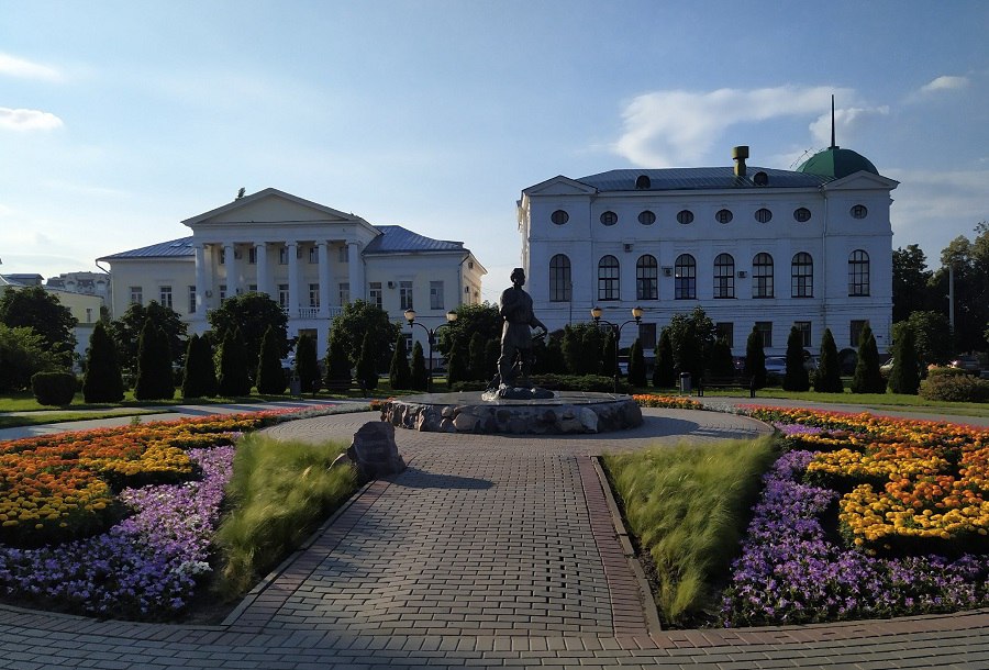 Проблемы капремонта первого корпуса 35-й школы. Выявление очередной несанкционированной свалки. В Тамбовской области появится мобильный центр оказания помощи хищным птицам. В регионе увеличилось число лосей и косуль. Опубликована программа празднования Дня молодёжи. Итоги дня в дайджесте ИА "Онлайн Тамбов.ру".