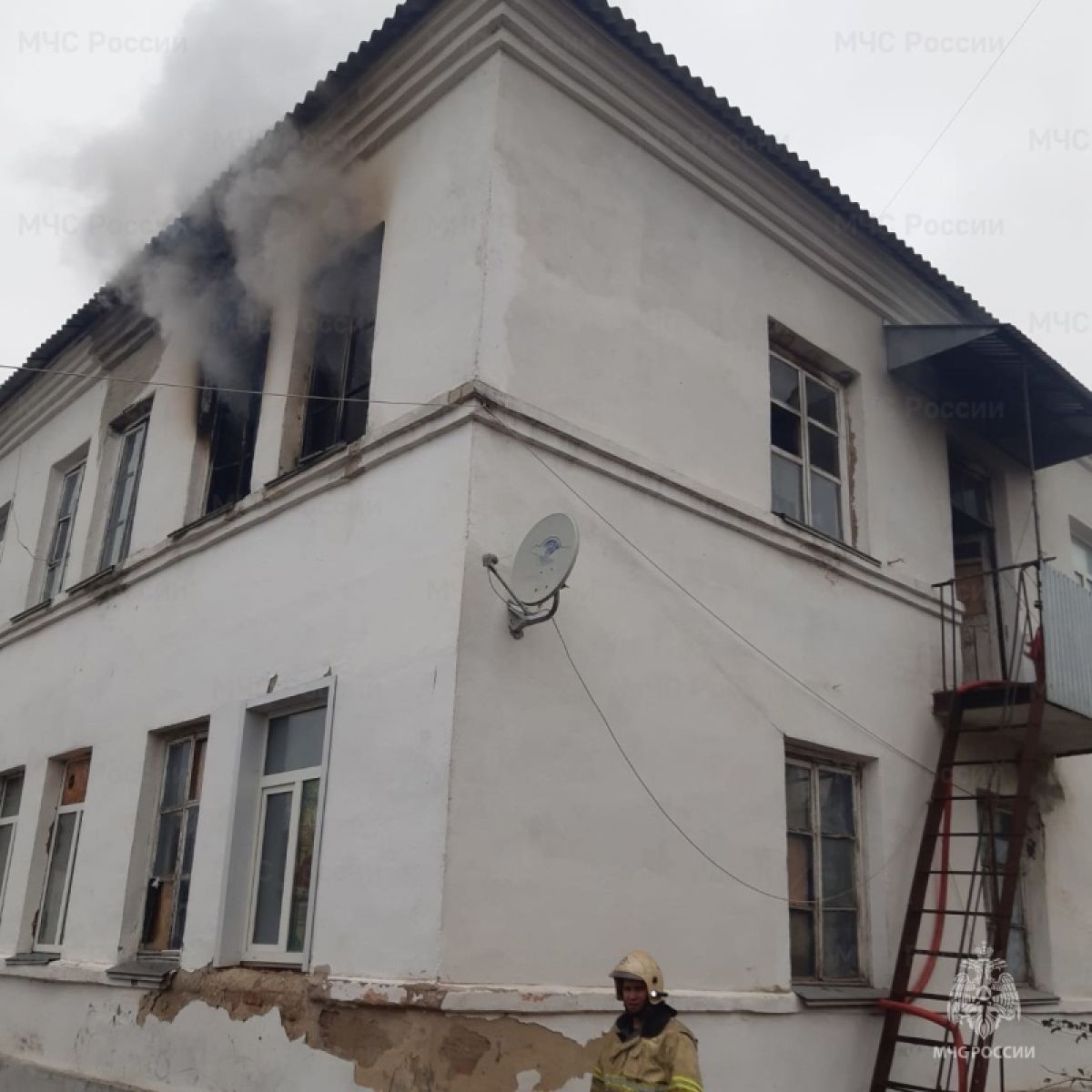 В Ливенском районе маломобильного человека спасли из горящего дома     Вчера, 10 октября, жителям двухэтажки из Ливенского района потребовалась эвакуация. Как сообщили в МЧС, среди прочих, был спасен маломобильный мужчина.  ↗  Прислать новость   Подписаться