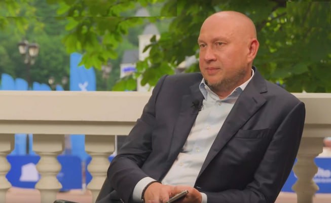 Принадлежащий бизнесмену Дмитрию Рябову федеральный девелопер ГК DARS приобрёл участок в центре Москвы где собирается возвести жилой комплекс премиум класса Сегодня пресс служба компании распространила пресс релиз в котором говорится о том что совместно с бюро АПЕКС ГК DARS уже разрабатывает концепцию и проект будущего ЖК Подписывайтесь 73online Присылайте новости