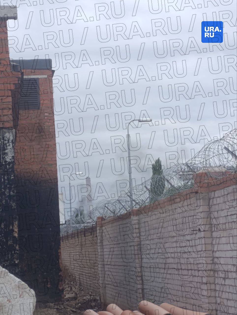 Взрыв газа произошел в одном из зданий в Стерлитамаке, пострадали 16 человек. Было эвакуировано 15, сообщили в региональном МЧС.   К ликвидации последствий задействованы силы Башкирской территориальной подсистемы РСЧС в количестве 42 человек и 15 единиц техники.  На место направлен врио главы ГУ МЧС по республике Алексей Головко. Другие подробности не приводятся.   По данным Telegram-канала «112», взрыв произошел на предприятии «Башкирская содовая компания». Несколько человек находятся под завалами.