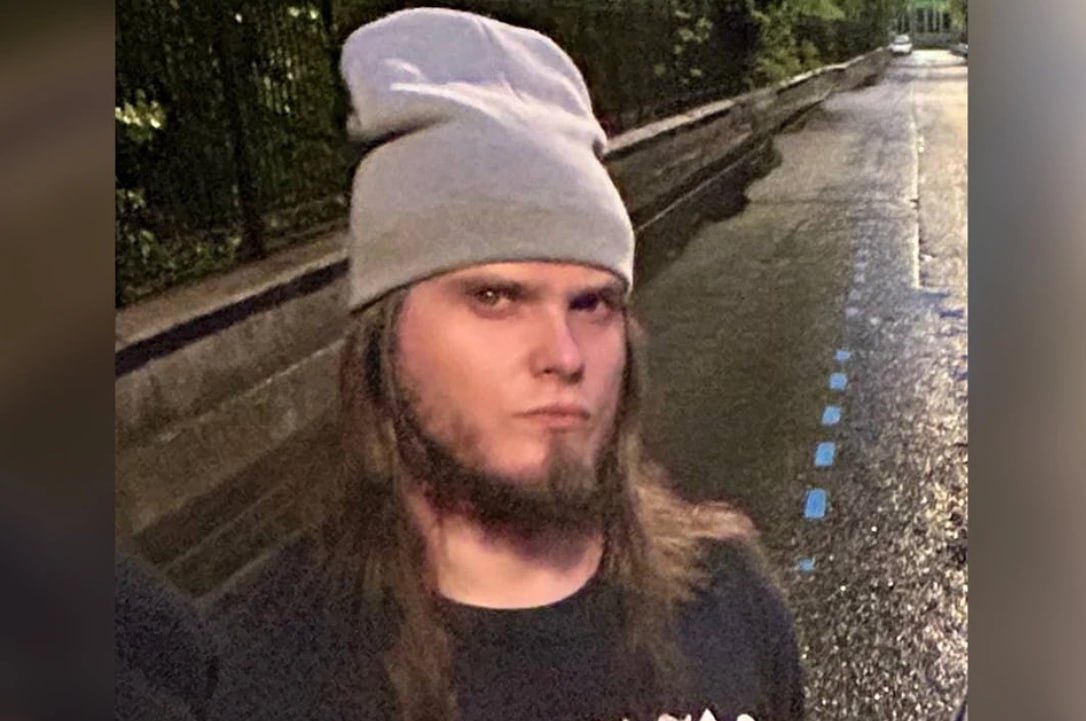 Поиски 33 летнего рок гитариста пропавшего в Петербурге завершились трагедией Пропавшего гитариста рок группы нашли спустя неделю Ранее в Петербурге разыскивали 33 летнего музыканта Александра Кузнецова Мужчина ушел из дома 26 ноября с тех пор на связь не выходил и только вечером 3 декабря стало известно о гибели музыканта Музыкант вместе с возлюбленной скончались в аварии вечером 28 ноября на Измайловском проспекте когда автомобиль выехал на встречную полосу пересек тротуар и влетел в молодую пару К сожалению спасти их не удалось соцсети Читай нас в MAX Подпишись на Комсомольскую правду СПб