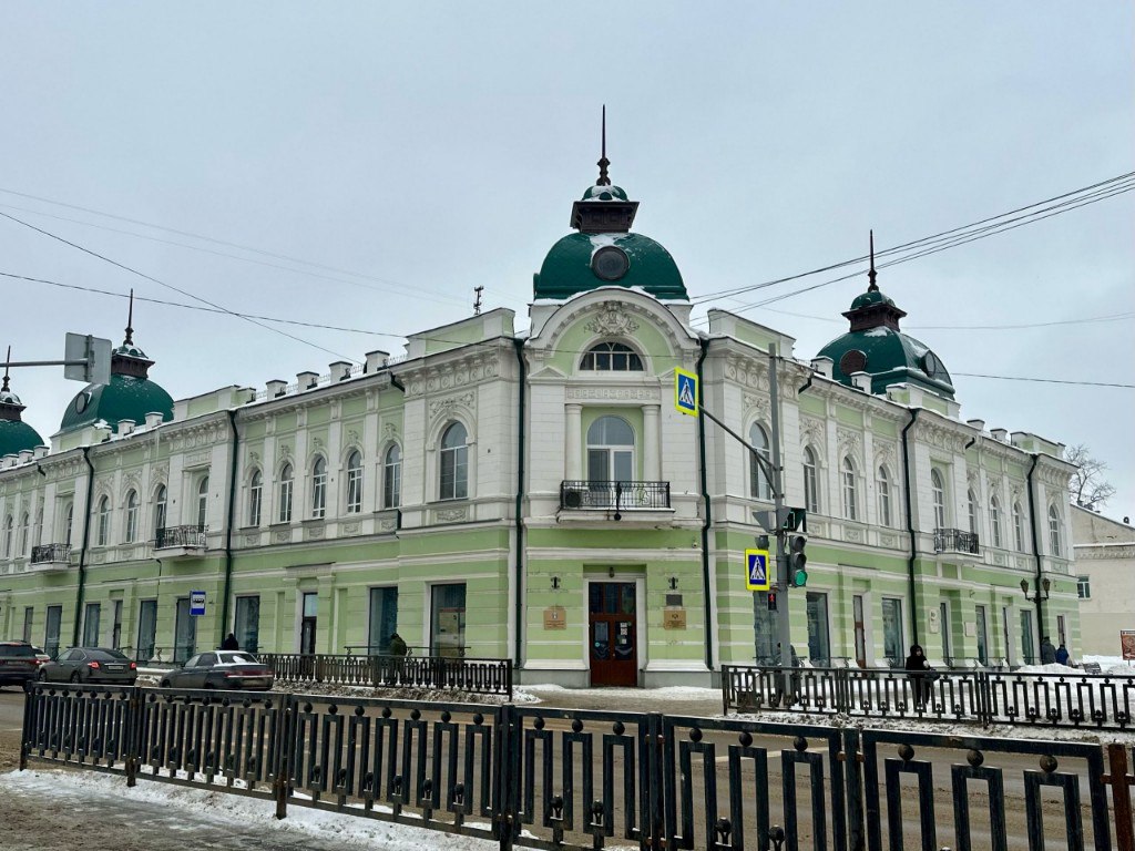 23 декабря в 14 часов в Музейно выставочном центре Тамбовской области пройдёт историко патриотическая акция Равнение на подвиг Мероприятие посвящено памяти гвардии полковника уроженца Тамбовской области Андрея Кондрашкина В Зале Славы Героев Специальной военной операции откроется экспозиция с его личными вещами военной формой фотографиями и документами В акции примут участие родители Героя его сослуживцы ветераны представители общественности и молодёжь В программе выступление вокального ансамбля Русский романс и автора исполнителя военных песен полковника Михаила Калинкина Напомним Андрей Кондрашкин родился в Первомайском муниципальном округе Тамбовской области был участником СВО Награждён орденом за Заслуги перед Отечеством IV степени с мечами орденом Мужества медалями ордена За заслуги перед Отечеством I и II степени с мечами медалями Суворова и Жукова 22 медалями Министерства обороны РФ Погиб осенью 2023 года и похоронен на малой родине в поселке Первомайский Указом Президента России за проявленные героизм и мужество при исполнении воинского и гражданского долга в ходе проведения специальной военной операции гвардии полковнику Андрею Кондрашкину присвоено звание Героя РФ посмертно Наши новости в МАХ