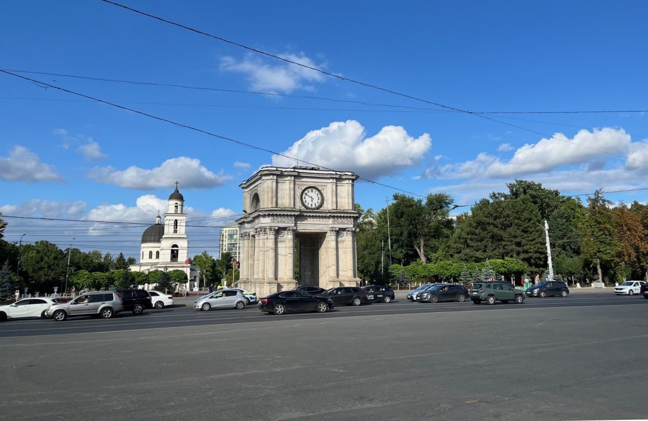 С 23 по 31 августа доступ в некоторые общественные места столицы будет временно ограничен Об этом сообщили в мэрии Кишинева Ограничения связаны с визитами в страну высокопоставленных иностранных гостей из Нидерландов Бельгии Люксембурга Франции Германии Польши и Румынии Подробности и адреса перекрытий на нашем сайте Подпишись на Moldova Liberă