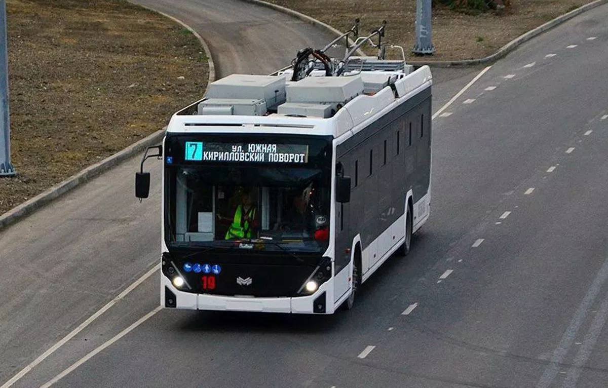 Работу общественного транспорта возобновили в Новороссийске после атаки БПЛА. Троллейбусы и автобусы выходят на маршруты. Кубанские Новости