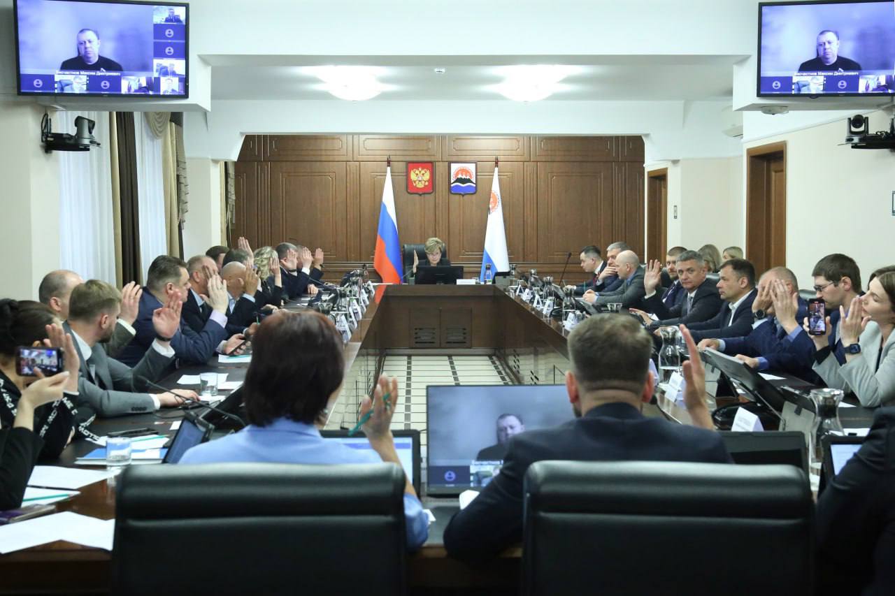 На Камчатке свыше 1600 ветеранов боевых действий воспользовались льготой по освобождению от уплаты транспортного налога. Напомним: в июне 2023 г. краевые депутаты единогласно поддержали поправки в закон «О некоторых вопросах налогового регулирования в Камчатском крае», освободив ветеранов боевых действий от уплаты транспортного налога в отношении легковых автомобилей с мощностью двигателя до 200 лошадиных сил. Льгота стала дополнительной мерой поддержки военнослужащих, сотрудников силовых структур, добровольцев, которые выполняли и выполняют стратегические задачи государства, в том числе в ходе СВО. В феврале 2024 г. парламент края по инициативе губернатора В. Солодова расширил действие льготы, распространив освобождение от транспортного налога не только на ветеранов боевых действий, но и на всех участников СВО. «За 2023 год от транспортного налога освобождены 842 ветерана боевых действий, за 2024 - 1626 человек, в том числе участники СВО», – прокомментировала председатель Заксобрания И.Унтилова.