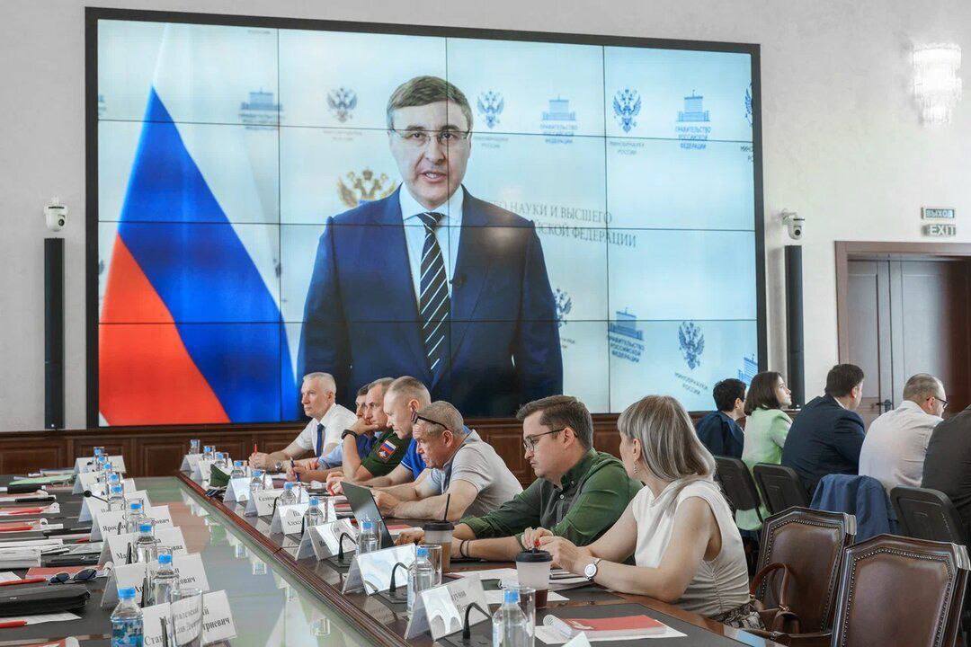 Два дня руководящий состав Президентской академии проходил обучение по программе повышения квалификации, посвященной вопросам комплексной безопасности и противодействия идеологии терроризма в вузах.  Обсудили многие аспекты – от правовых основ до практических управленческих решений.  Мероприятие прошло в рамках Комплексного плана противодействия идеологии терроризма в России на 2024–2028 годы.