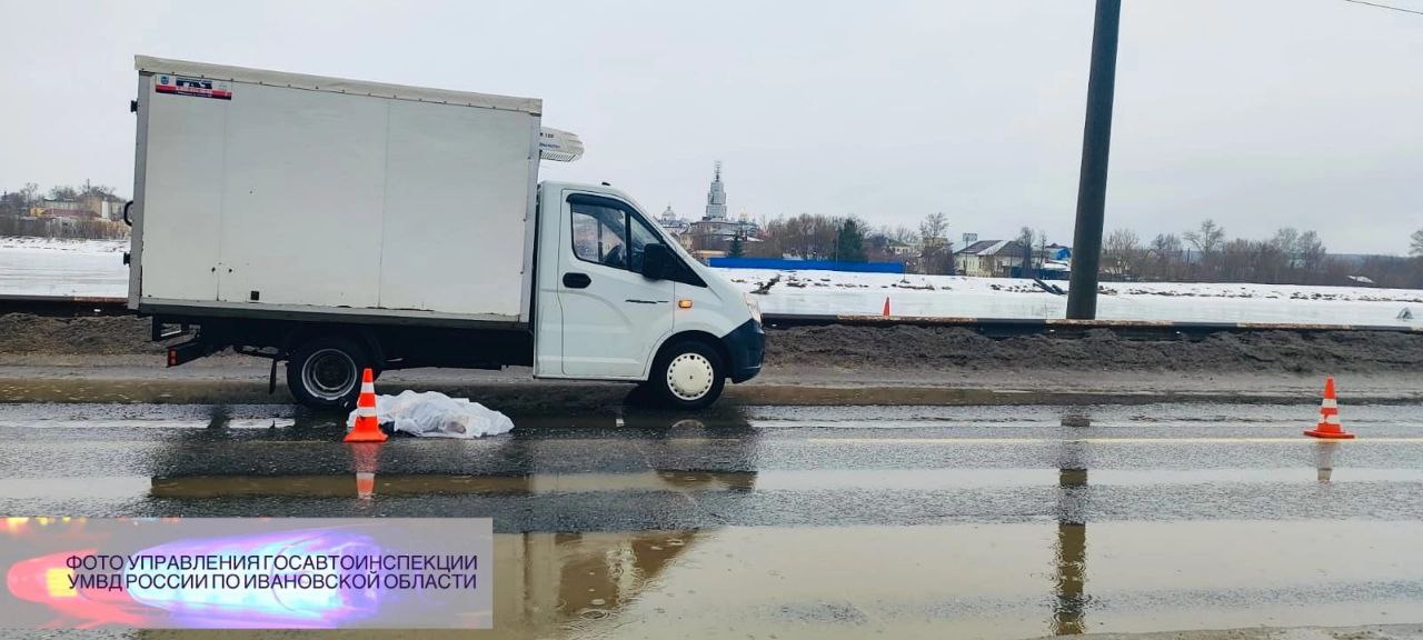 В Ивановской области зарегистрировано смертельное ДТП. В результате дорожной аварии погиб пешеход.  Сегодня в 10-15 в Кинешме на улице Подгорная водитель 1983 года рождения, управляя автомобилем «Газель», совершил наезд на пешехода 1967 года рождения, переходившего проезжую часть вне пешеходного перехода. В результате ДТП пешеход скончался до приезда скорой помощи. Водитель трезв. По факту смертельного происшествия проводится проверка.