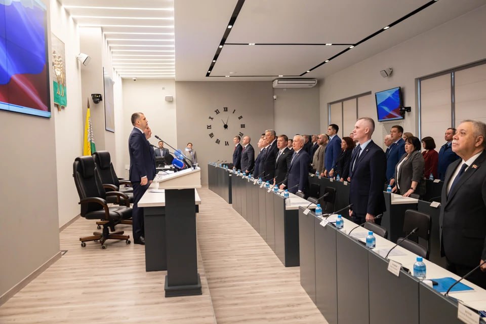 С 1 декабря в Челябинске вырастет плата за содержание жилья повышение составит 11 процентов Такое решение приняли на 13 м заседании городской думы Новые тарифы затронут нанимателей государственного и муниципального фонда а также собственников квартир которые не определились с управляющей компанией или не утвердили размер платы на собрании жильцов В зависимости от условий наличие лифта мусоропровода газового оборудования размер платы составит от 24 66 до 33 12 рублей за квадратный метр сообщили в городской думе Повышение проводят ежегодно оно связано с инфляцией и ростом расходов на обслуживание домов Средства идут на уборку подъездов и дворов техническое обслуживание оборудования устранение аварий и подготовку зданий к сезонам   Подписаться на chelkp