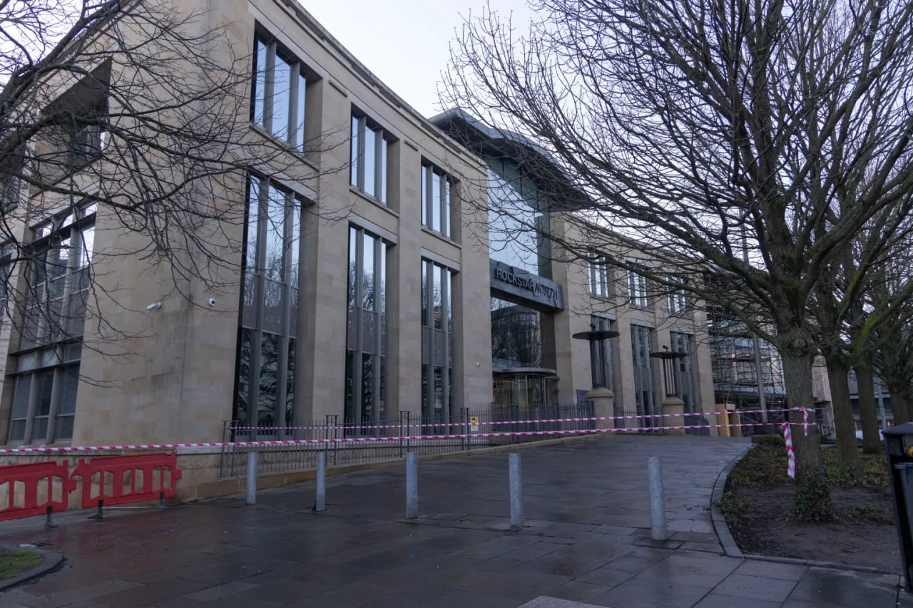 Ранним утром офис Rockstar North оцепила полиция и пожарные из за сообщений о возможном взрыве предположительно в котельной Службы подтвердили прессе что работали над устранением повреждений конструкции здания   dtf ru gameindustry 4731423