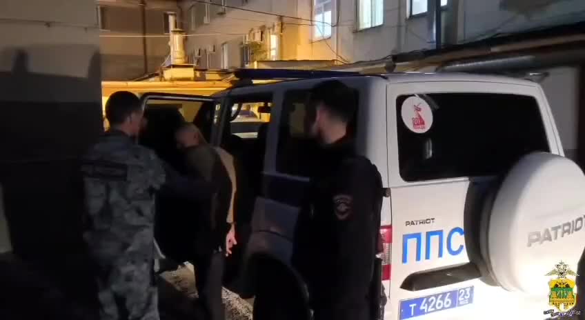 В Сочи задержан подозреваемый, пытавшийся скрыться от полиции по реке