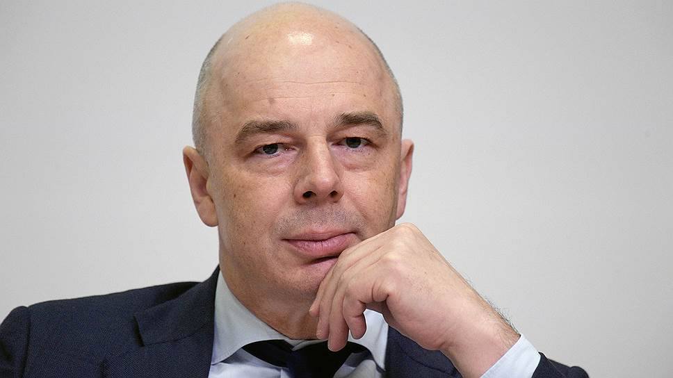 «Ужесточать условия выдачи льготной ипотеки нецелесообразно и не планируется, ждем снижения ставок в экономике и сокращения расходов по госпрограммам», — глава Минфина РФ Антон Силуанов По его словам, все варианты ипотечных программ, по которым давал поручение президент, были обеспечены рублем. «На эти цели мы предлагаем выделить 280 млрд рублей, из которых 145 млрд будут отправлены на обязательства по семейной ипотеке, около 130 млрд — по льготной». Также чиновник сообщил, что дефицит бюджета на текущий год мы планируем в размере 3,8 трлн рублей или 1,7% ВВП. По его словам, «охлаждение экономики не может продолжаться бесконечно».