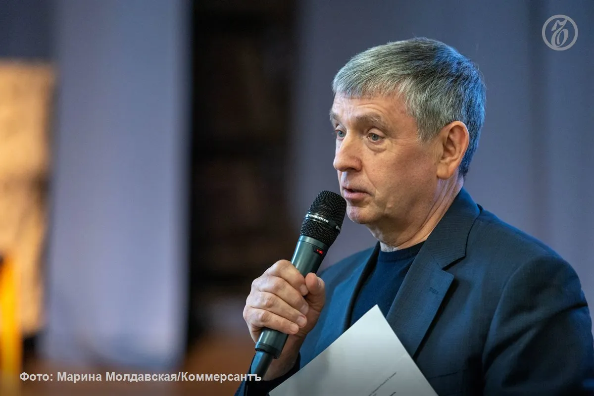 Президент УрФУ Виктор Кокшаров переведен на позицию советника главы вуза Как рассказали Ъ Урал в университете после назначения Ильи Обабков на пост ректора в 2026 году контракты проректоров и президента УрФУ были автоматически прекращены Продолжается процесс реорганизации органов управления УрФУ Опыт многолетнего руководителя вуза Виктора Кокшарова должен быть максимально полезным в решении новых задач стоящих перед университетом пояснили в вузе Подписывайтесь на Ъ Урал