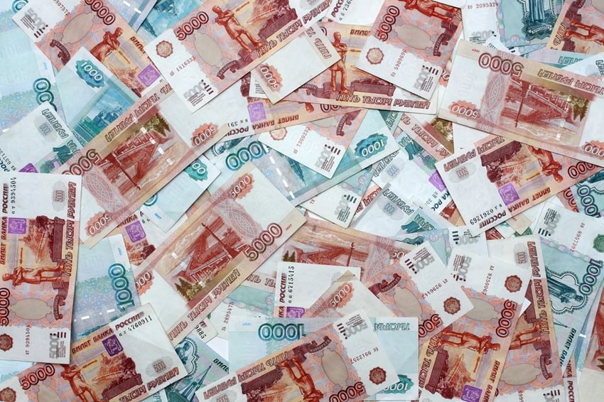 Медианные зарплаты в востребованных отраслях выросли до 370 тыс рублей Динамика по некоторым позициям за пять лет роста зарплат превышала 100 Наиболее востребованными отраслями по данным SuperJob стали промышленность строительство транспорт ритейл HoReCa гостиницы рестораны кафе IT и медицина В частности в среднем по отрасли программист получает 370 тысяч рублей врач стоматолог ортопед 330 тысяч рублей инженер строительного контроля 185 тысяч рублей инженер АСУ ТП тяжелое машиностроение 160 тысяч рублей водитель большегрузной машины 160 тысяч рублей