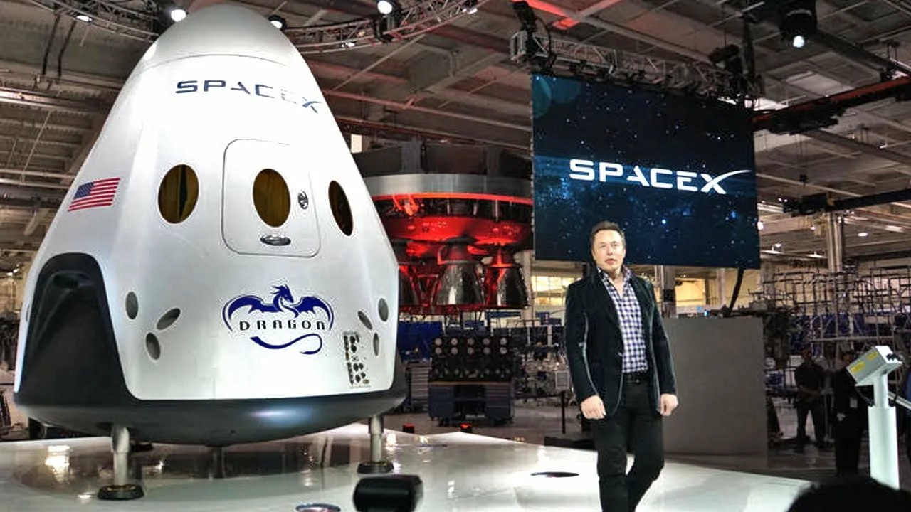 Компания SpaceX старается получить многомиллиардные госконтракты, чему может способствовать роль ее владельца Маска в Белом доме, а также его союзники во власти, пишет New York Times.  На текущий момент у SpaceX есть минимум 4 запроса на строительство новых стартовых площадок для ракет и разрешение на более частые пуски с федеральных космодромов.  Мы никогда не узнаем, на самом ли деле SpaceX будут побеждать в тендерах... потому что у всех правительственных учреждений, призванных предотвращать коррупцию и конфликты интересов, было уволено руководство или прекращено финансирование     !