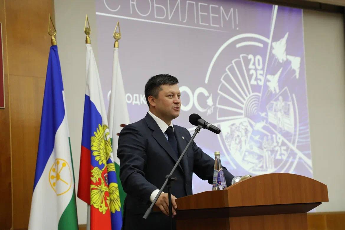 Ратмир Мавлиев поднялся на 4 место в Национальном рейтинге мэров Сити-менеджер Уфы Ратмир Мавлиев занял четвертое место в Национальном рейтинге мэров подготовленном ЦИК «Рейтинг» в партнерстве с Финансовым университетом при правительстве Российской Федерации. На первом месте расположился мэр Москвы Сергей Собянин, на втором - мэр Санкт-Петербурга Александр Беглов, а замыкает первую тройку мэр Казани Ильсур Метшин. Эксперты отмечают способность команды Ратмира Мавлиева генерировать позитивные инфоповоды. Фактически, удовлетворяется запрос горожан на эффективную и активную муниципальную власть, которая будет решать проблемы города, а не прикрывать их, в том числе и пиаром. Это особенно важно в контексте начавшейся подготовки к выборам в Горсовет Уфы. Обратная связь Подписаться